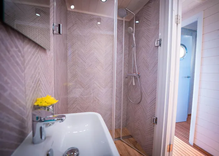 Schwimmendes Emsel Woma بيت للعطل