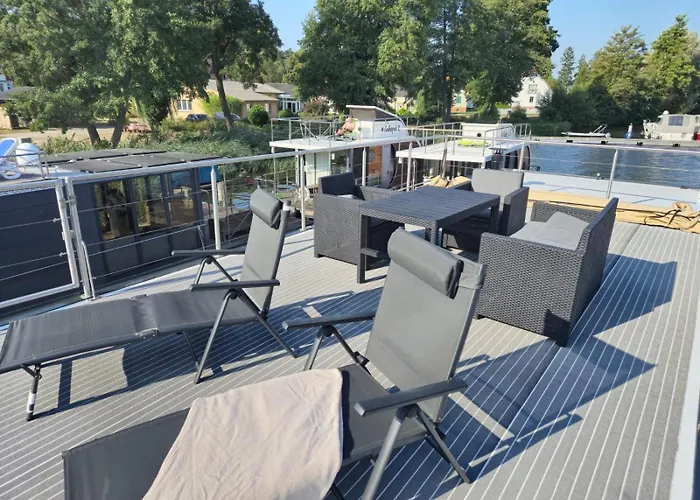 Schwimmendes Emsel Woma بيت للعطل *